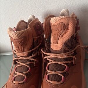 Hoka Brown Hiking Boots